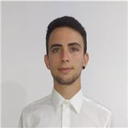 Profesor imparte clases de matemáticas desde niños hasta primer año de ingeniería